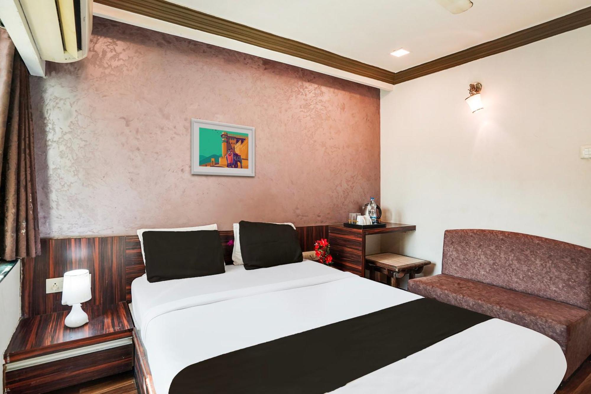 Hotel O Bridge Ahmedabad Eksteriør bilde