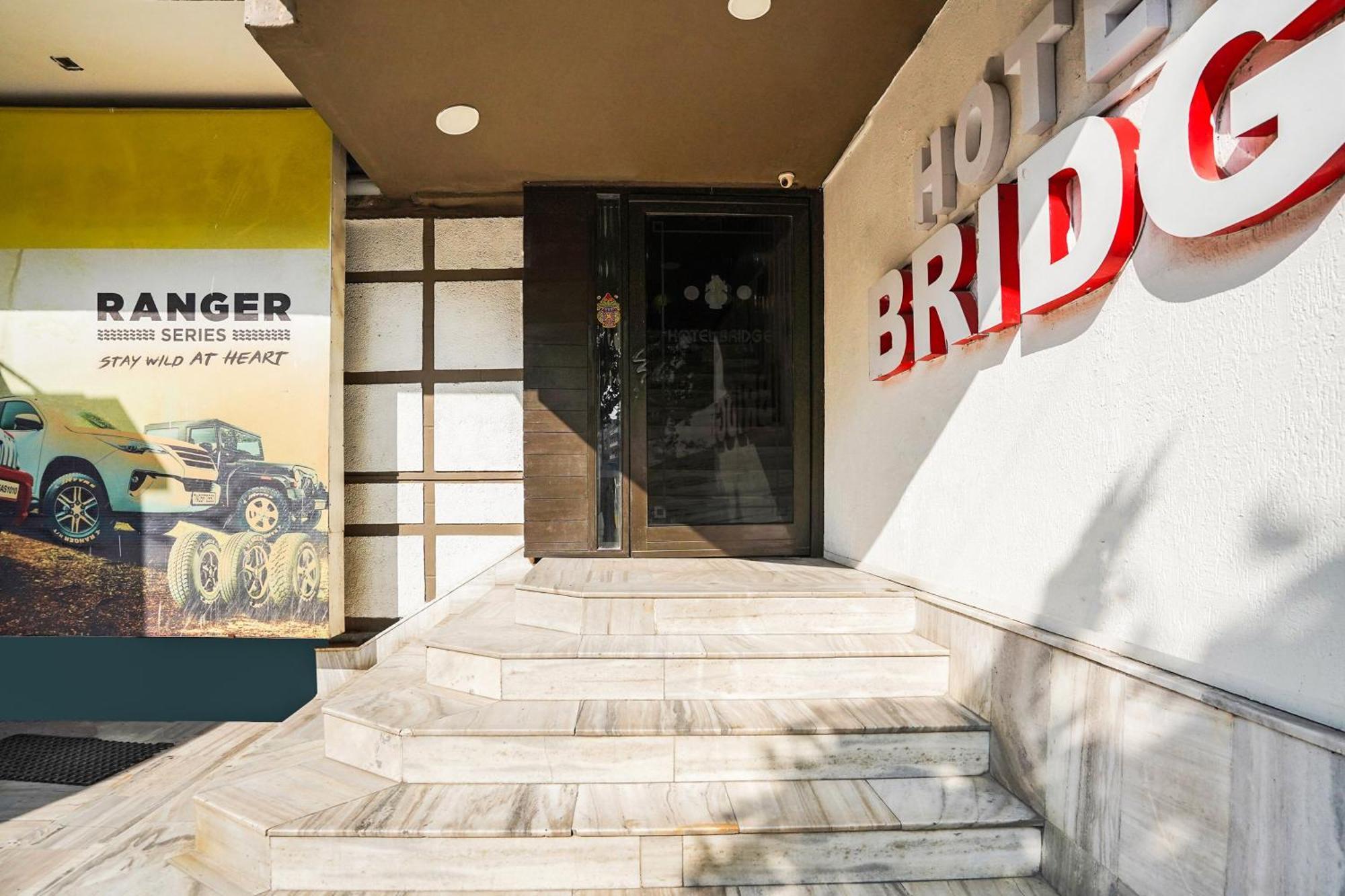 Hotel O Bridge Ahmedabad Eksteriør bilde
