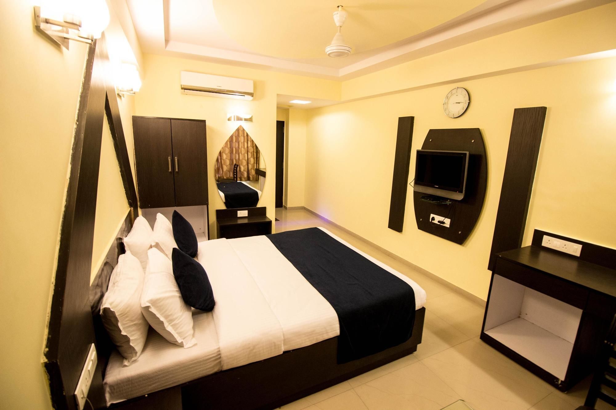Hotel O Bridge Ahmedabad Eksteriør bilde