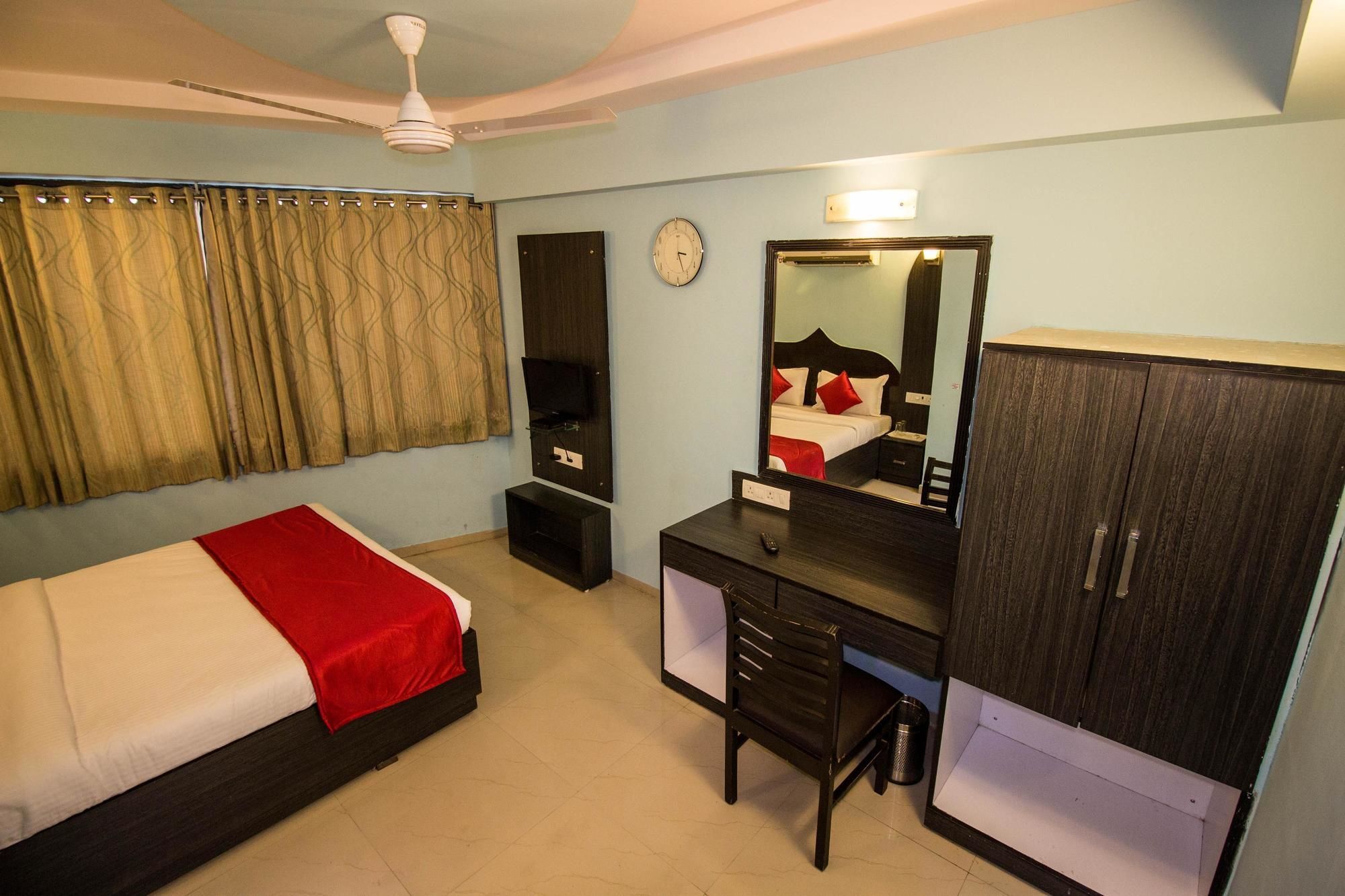 Hotel O Bridge Ahmedabad Eksteriør bilde