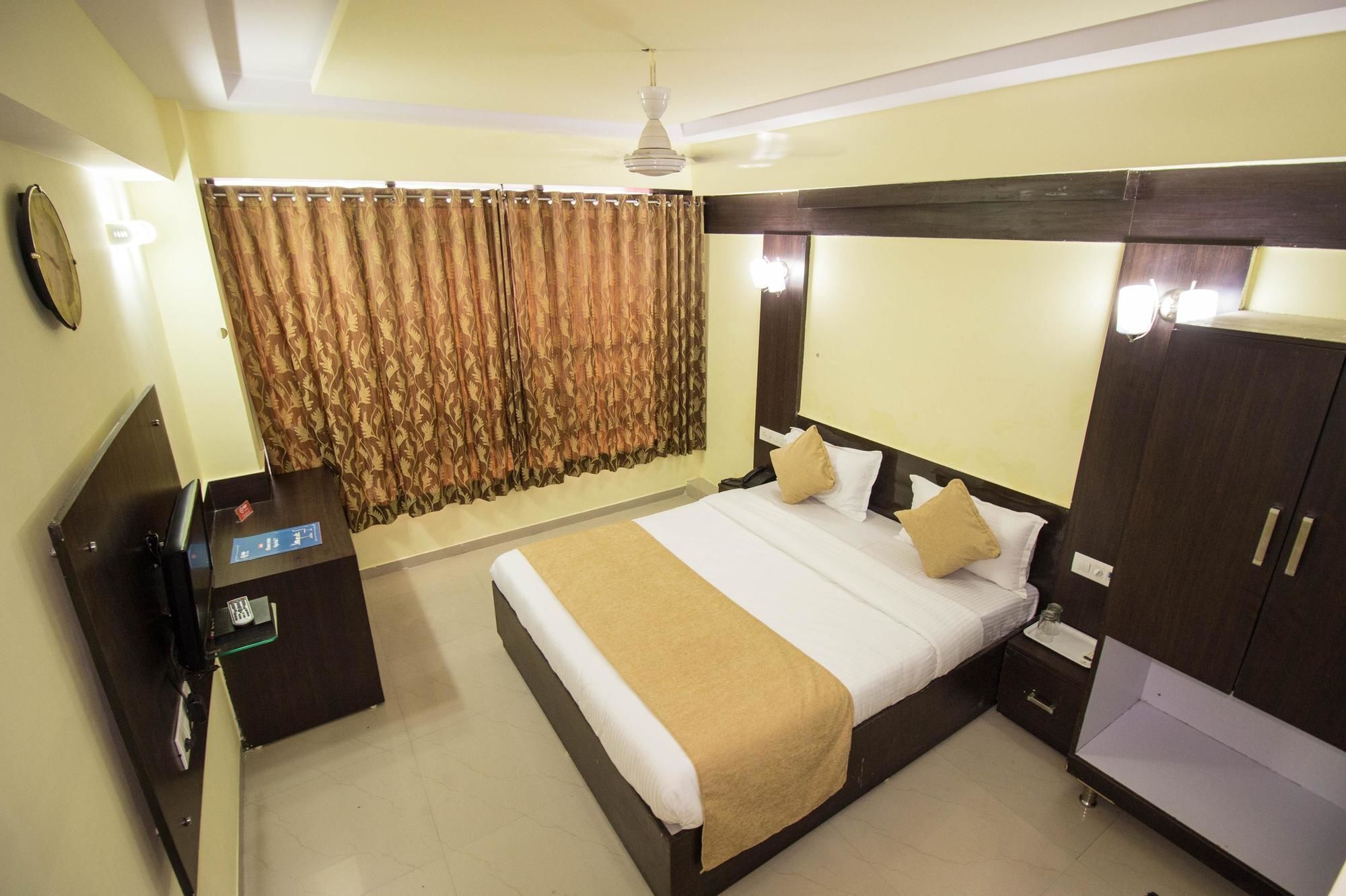 Hotel O Bridge Ahmedabad Eksteriør bilde