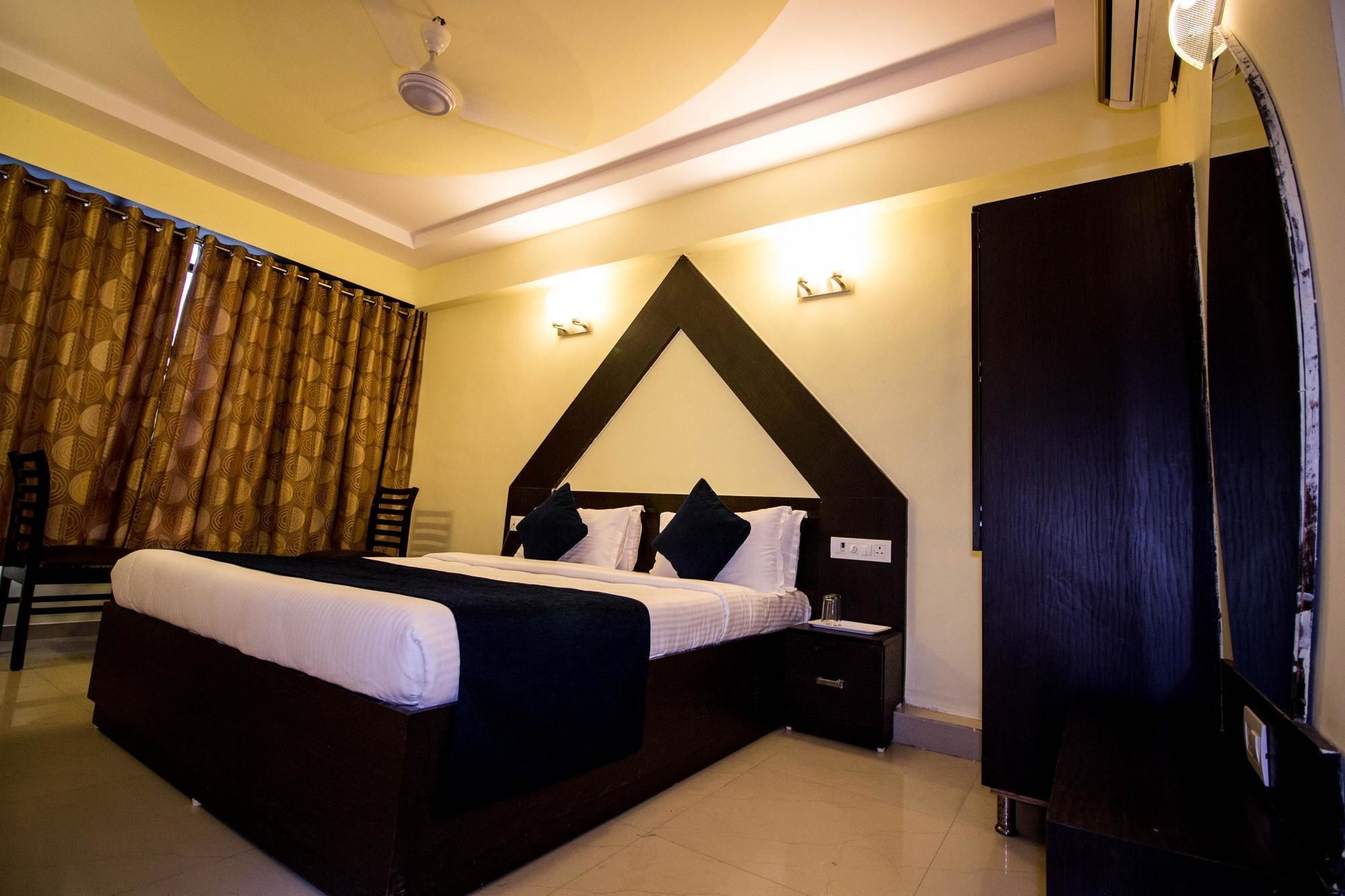 Hotel O Bridge Ahmedabad Eksteriør bilde