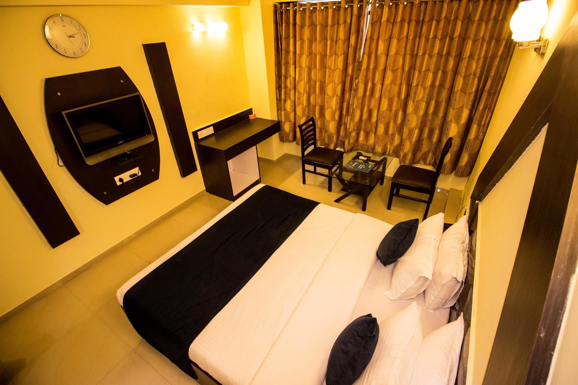 Hotel O Bridge Ahmedabad Eksteriør bilde