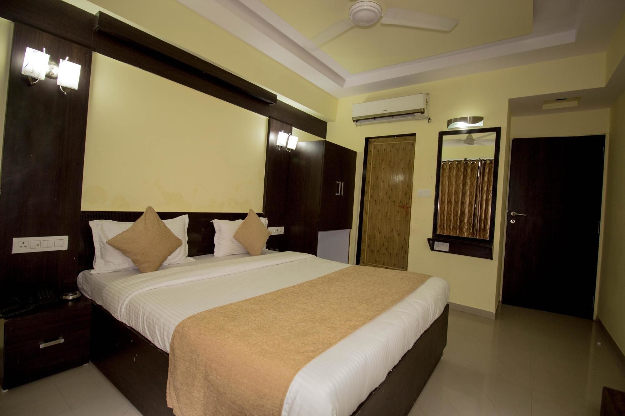 Hotel O Bridge Ahmedabad Eksteriør bilde